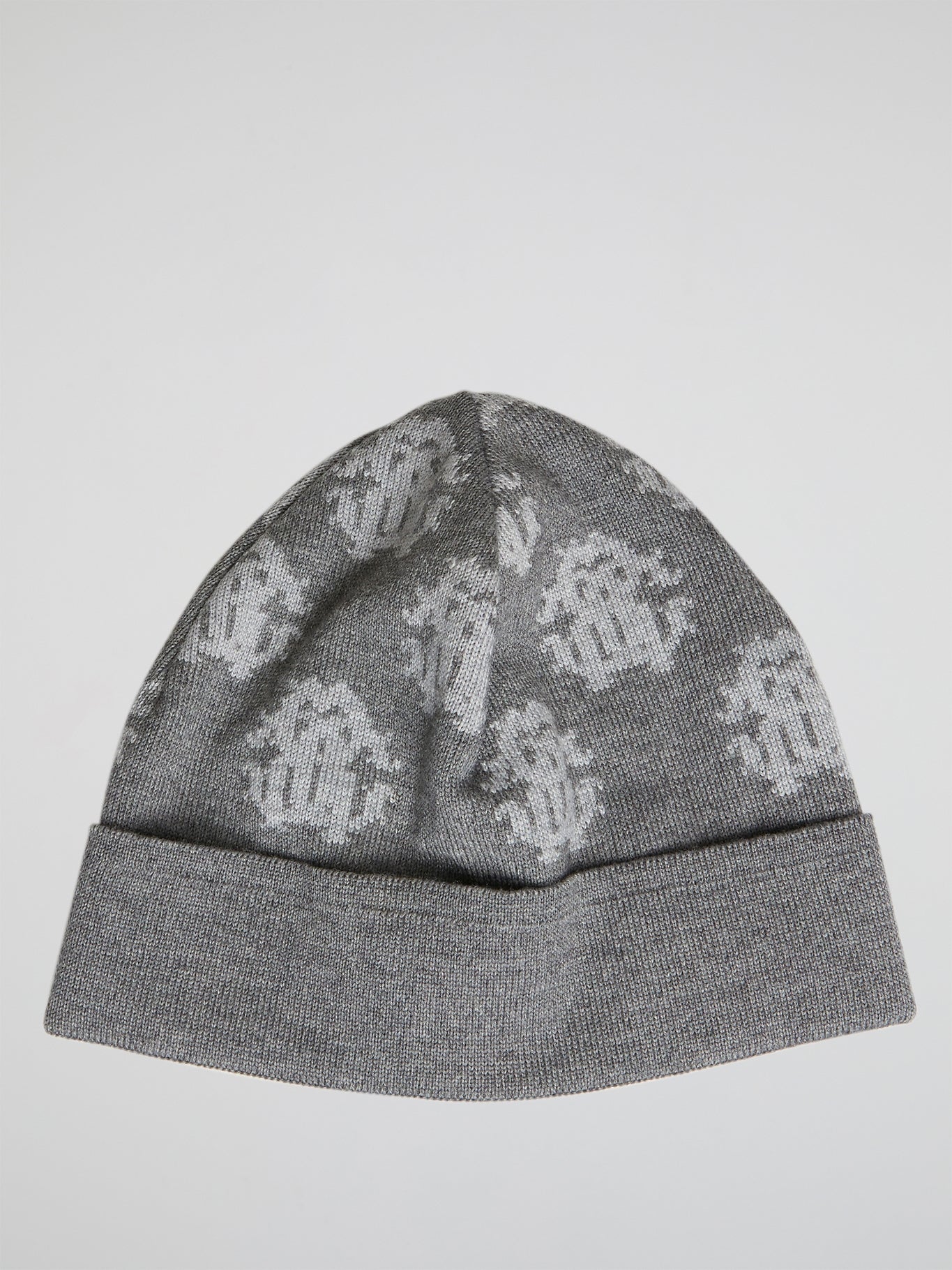 Elevate your winter wardrobe with the grey logo beanie from Roberto Cavalli. Crafted with premium materials and featuring the iconic logo, this beanie offers both style and functionality for the modern fashion enthusiast. Stay cozy and confident wherever you go with this must-have accessory.