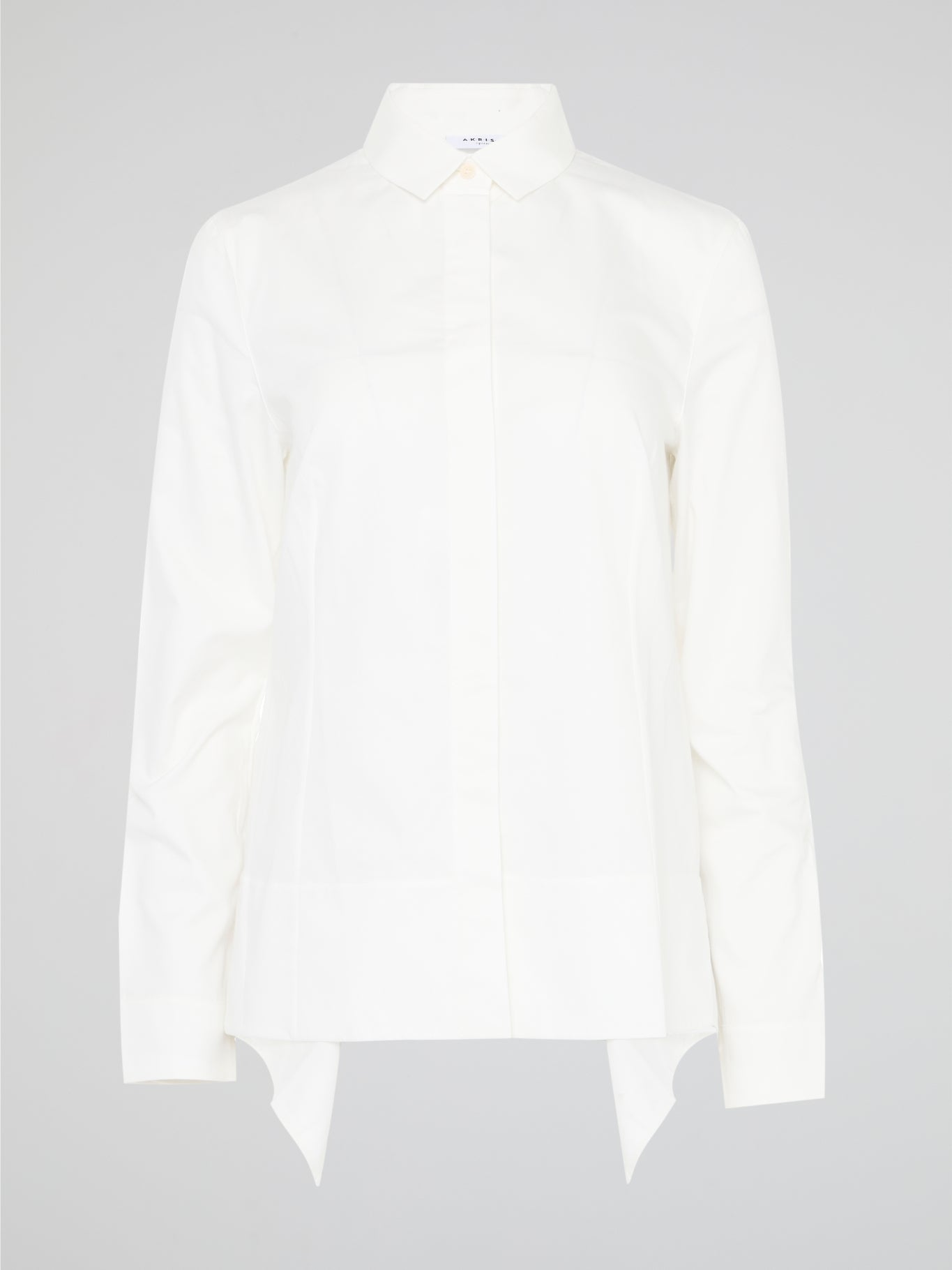 Turn heads and make a statement with the White High-Low Shirt from Akris Punto. Crafted with impeccable attention to detail, this modern twist on a classic silhouette is designed to elevate your style game. With its dynamic high-low hemline and luxurious fabric, this shirt is the epitome of effortless sophistication, perfect for any occasion.