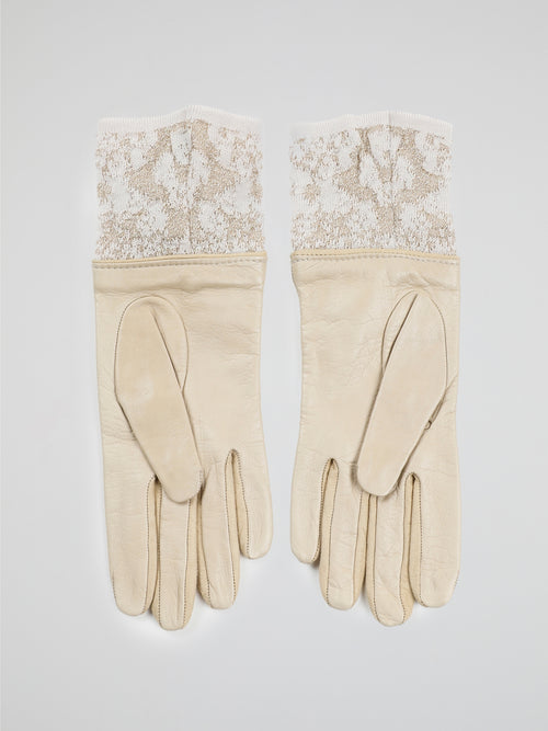 Step into luxury with these exquisite Beige Logo Embellished Gloves by Roberto Cavalli. Crafted with precision and elegance, these gloves feature the iconic Roberto Cavalli logo tastefully embellished on the fine beige leather. Whether you're strolling through the city or attending a glamorous event, these gloves will add a touch of opulence and sophistication to any outfit.