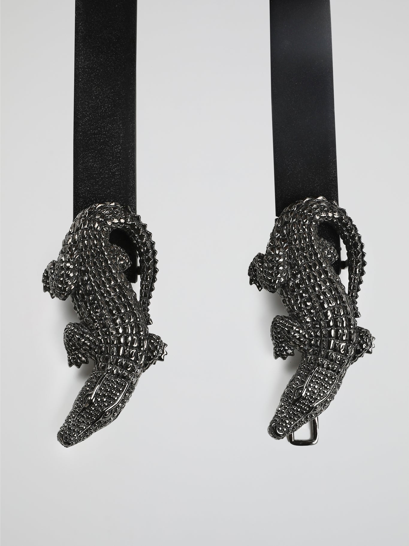 Experience the wild side with our Crocodile Detailed Leather Belt by Roberto Cavalli. Crafted with impeccable attention to detail, this luxurious accessory features a textured crocodile pattern that exudes sophistication. From office attire to evening outfits, this belt adds a touch of exotic elegance and elevates your style game to unparalleled levels.