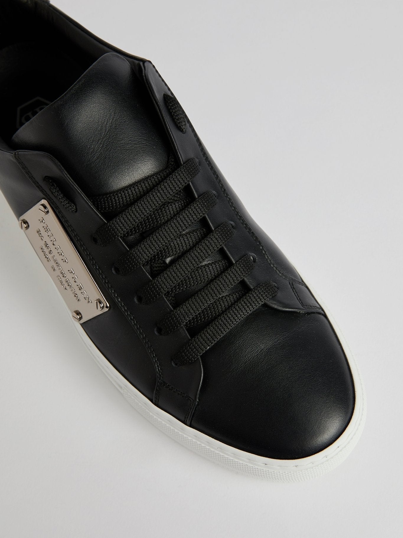 Ferdy Black Logo Tag Sneakers