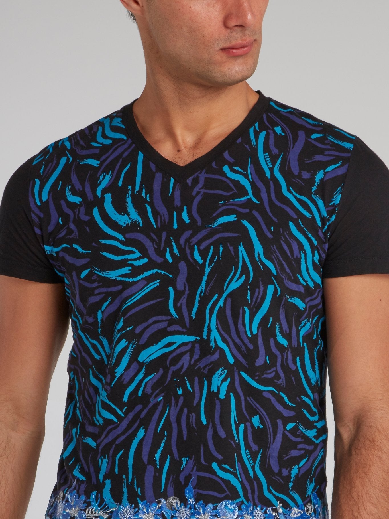 Rear Lion Print V-Neck Top